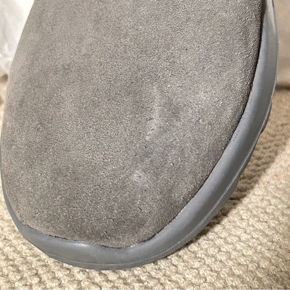 Skechers Womens Grey Suede On the Go Joy Bundle Up Faux Fur Slip On Boots SZ 9.5
